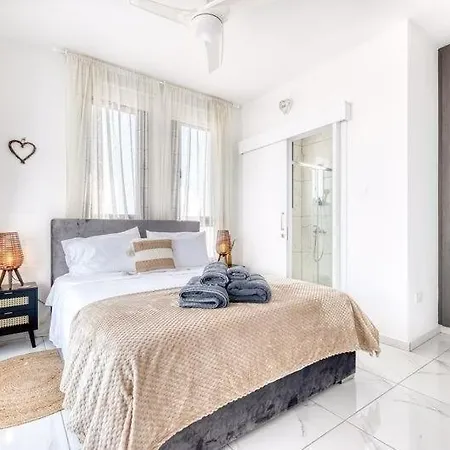 - 4 Bedrooms *