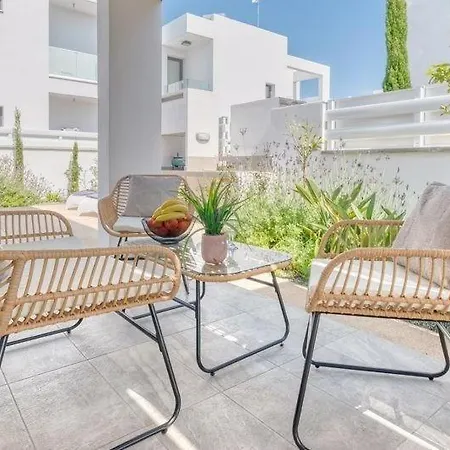 فيلة - 4 Bedrooms *