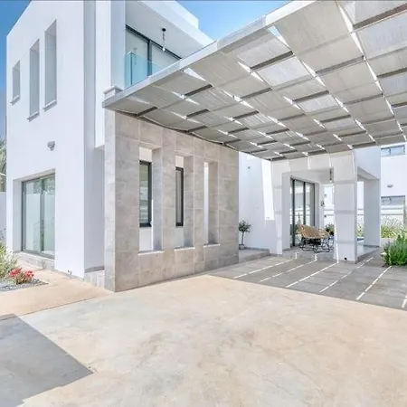 - 4 Bedrooms *