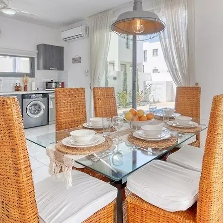 - 4 Bedrooms