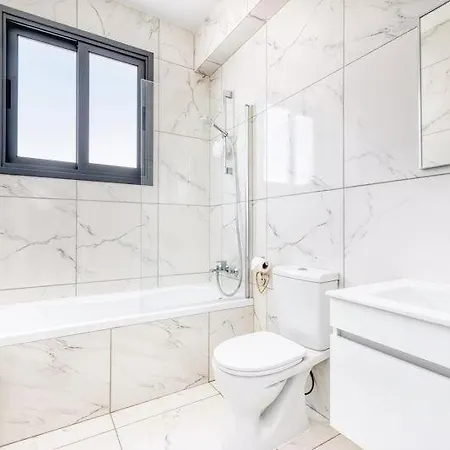 فيلة - 4 Bedrooms *